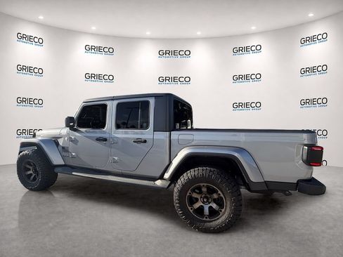 Used 2020 Jeep Gladiator Overland AWD/4WD image 5
