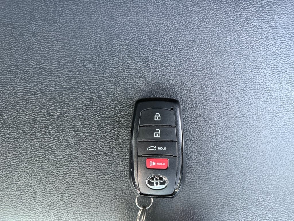 Used 2026 Toyota Camry SE FWD image 31