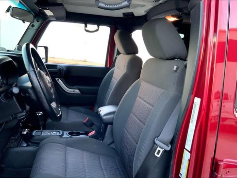 Used 2012 Jeep Wrangler Unlimited Sahara w/ Connectivity Group image 7