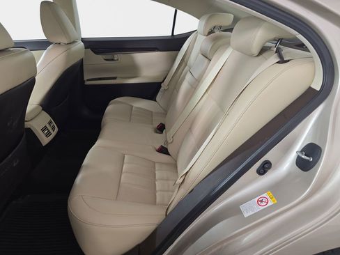 Used 2016 Lexus ES 350 w/ Luxury Package w/Wood Trim FWD image 16