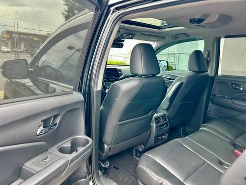 Used 2019 Honda Pilot Touring image 11
