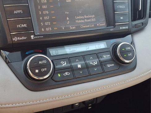 Used 2017 Toyota RAV4 XLE AWD/4WD image 8