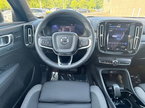 Used 2023 Volvo XC40 Recharge Ultimate AWD/4WD image 16