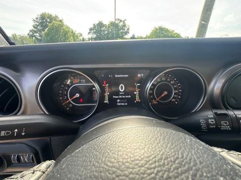 Used 2021 Jeep Wrangler Unlimited Sahara AWD/4WD image 12