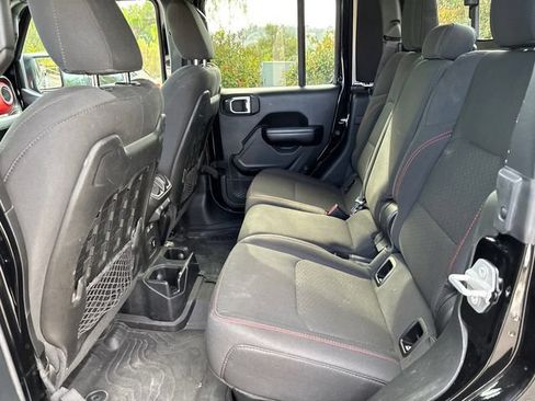 Used 2021 Jeep Gladiator Rubicon AWD/4WD image 10