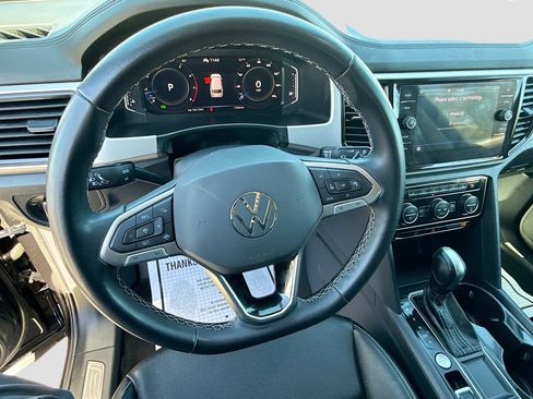 Used 2023 Volkswagen Atlas SE w/ Black Wheel Package image 39