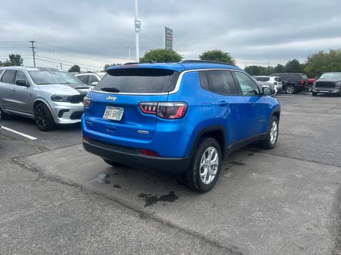 Used 2024 Jeep Compass Latitude AWD/4WD image 3