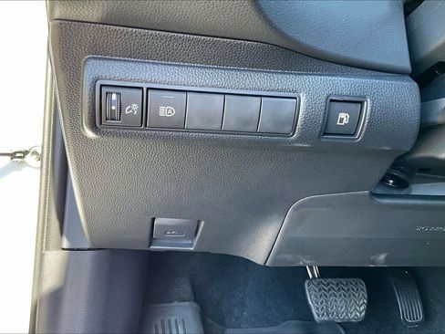 Used 2025 Toyota Corolla LE image 30