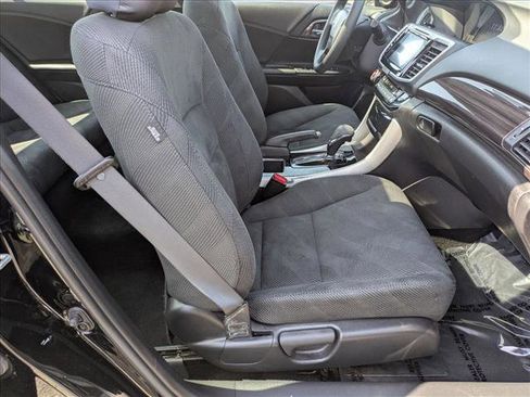 Used 2017 Honda Accord EX image 21