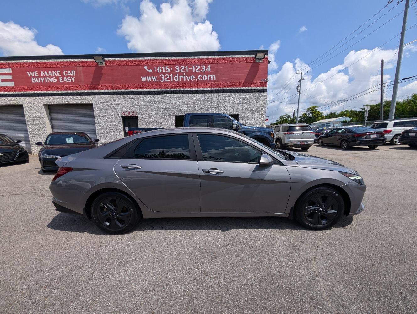 Used 2023 Hyundai Elantra SEL w/ Cargo Package FWD image 5