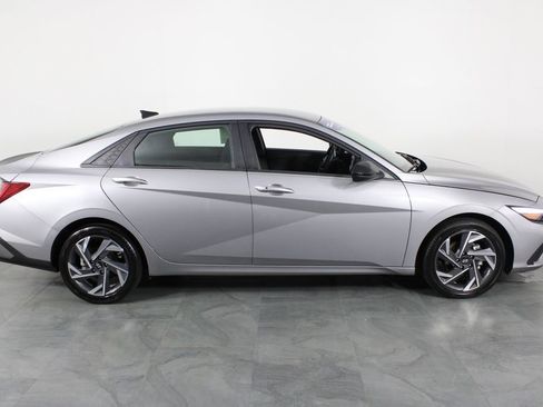 Certified 2025 Hyundai Elantra SEL image 14