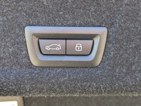 Used 2025 BMW 330i Sedan w/ Premium Package image 34