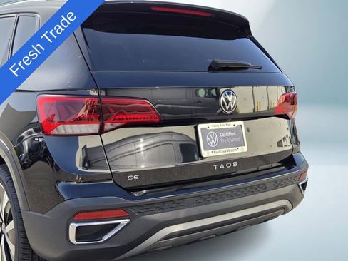Certified 2022 Volkswagen Taos SE w/ Panoramic Sunroof Package image 5