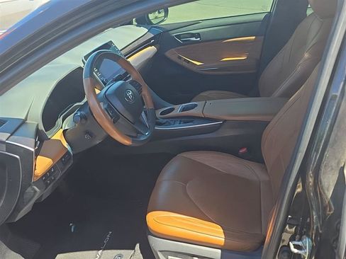 Used 2019 Toyota Avalon Limited w/ Advanced Safety Package FWD image 9
