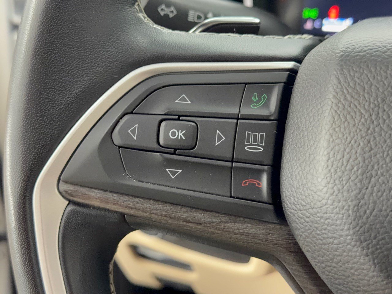 Used 2022 Jeep Grand Cherokee L Limited w/ Luxury Tech Group II RWD image 17