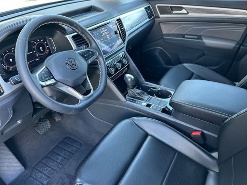 Certified 2022 Volkswagen Atlas Cross Sport SE image 11