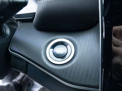 Certified 2025 Jeep Grand Cherokee Laredo X image 20