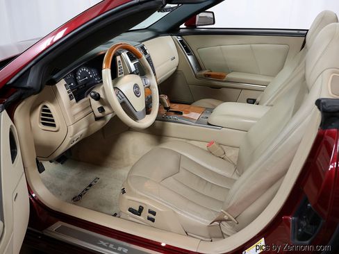 Used 2007 Cadillac XLR image 12