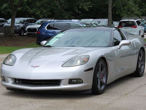 Used 2005 Chevrolet Corvette Coupe w/ Preferred Equipment Group RWD image 3