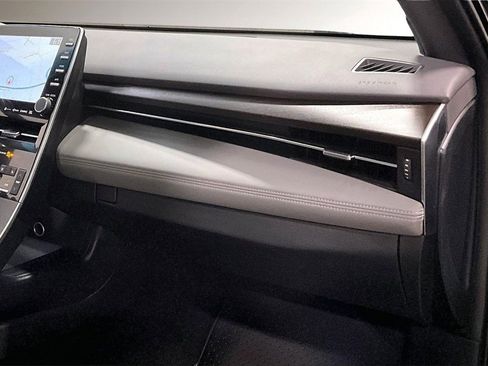 Used 2020 Toyota Avalon Limited image 25