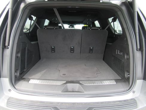 Used 2024 Chevrolet Suburban Z71 w/ Luxury Package AWD/4WD image 35