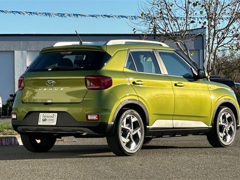 Used 2024 Hyundai Venue SEL image 4