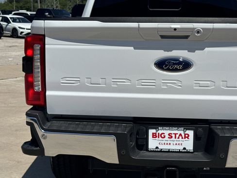 Used 2024 Ford F250 Lariat AWD/4WD image 11
