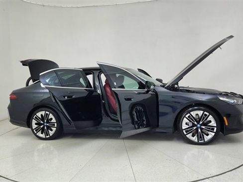 Used 2024 BMW i5 eDrive40i w/ Premium Package image 70