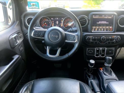 Used 2018 Jeep Wrangler Unlimited Sahara AWD/4WD image 7