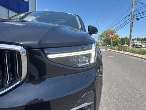 Certified 2025 Volvo XC40 B5 Plus AWD/4WD image 8