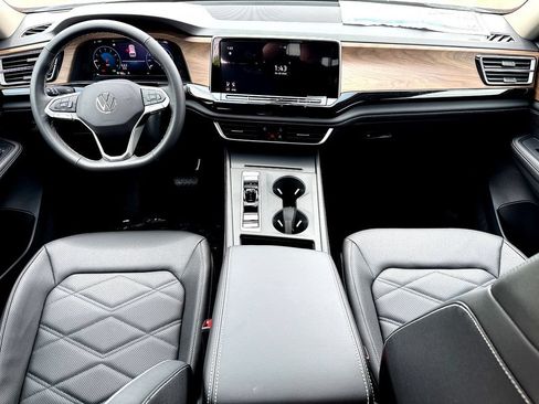 New 2026 Volkswagen Atlas SE FWD image 18