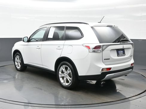 Used 2015 Mitsubishi Outlander SE AWD/4WD image 4