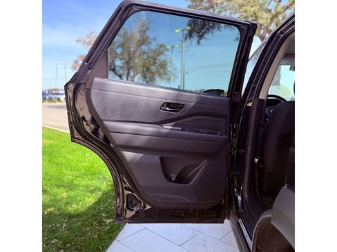 Used 2025 Nissan Pathfinder SV FWD image 26