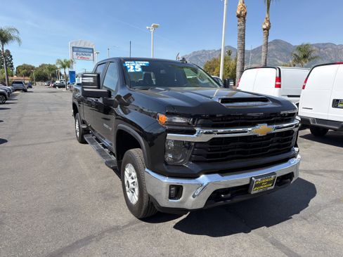 Used 2025 Chevrolet Silverado 2500 LT w/ Convenience Package AWD/4WD image 2
