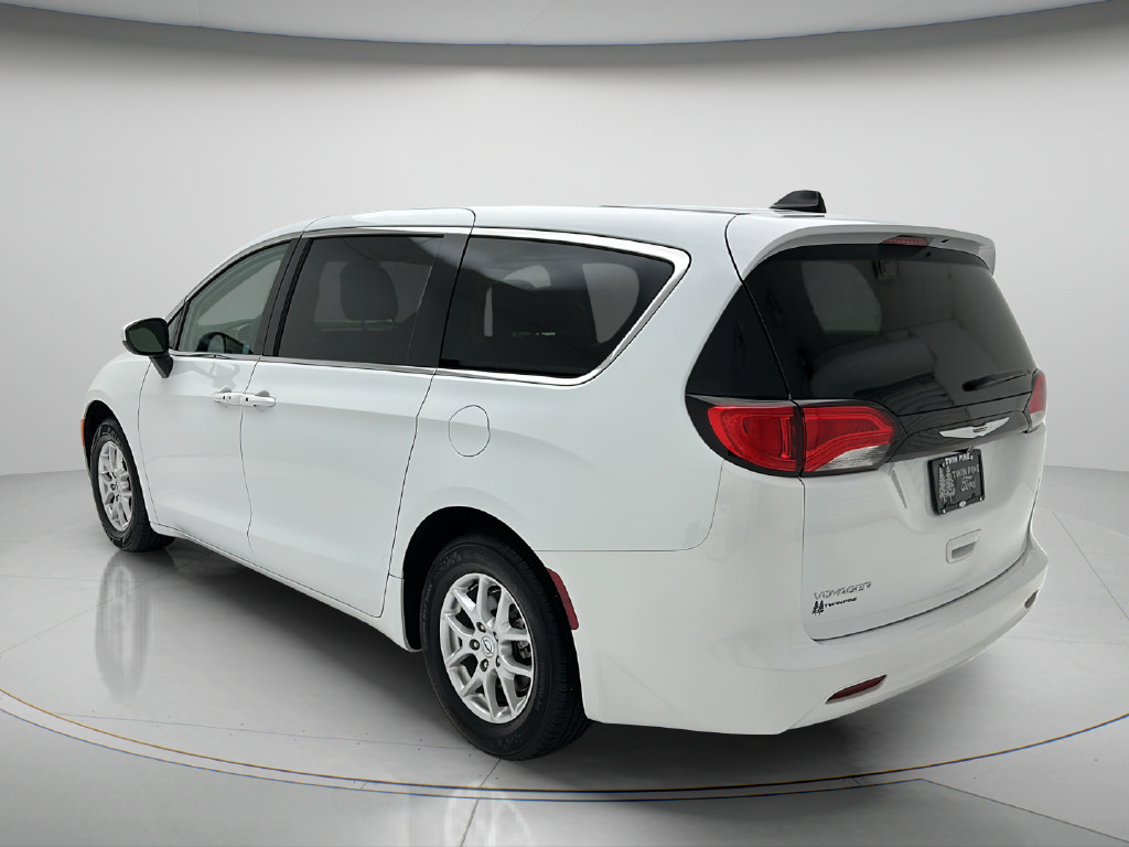 Used 2023 Chrysler Voyager LX FWD image 7