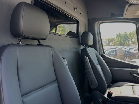 New 2024 Mercedes-Benz eSprinter 170 Cargo image 18