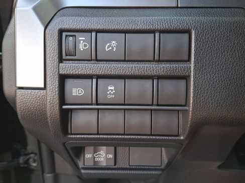 Used 2025 Toyota Tacoma TRD Sport AWD/4WD image 25