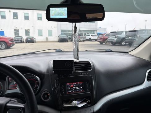 Used 2019 Dodge Journey SE image 11