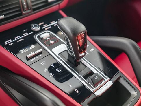 Used 2023 Porsche Cayenne Platinum Edition image 18