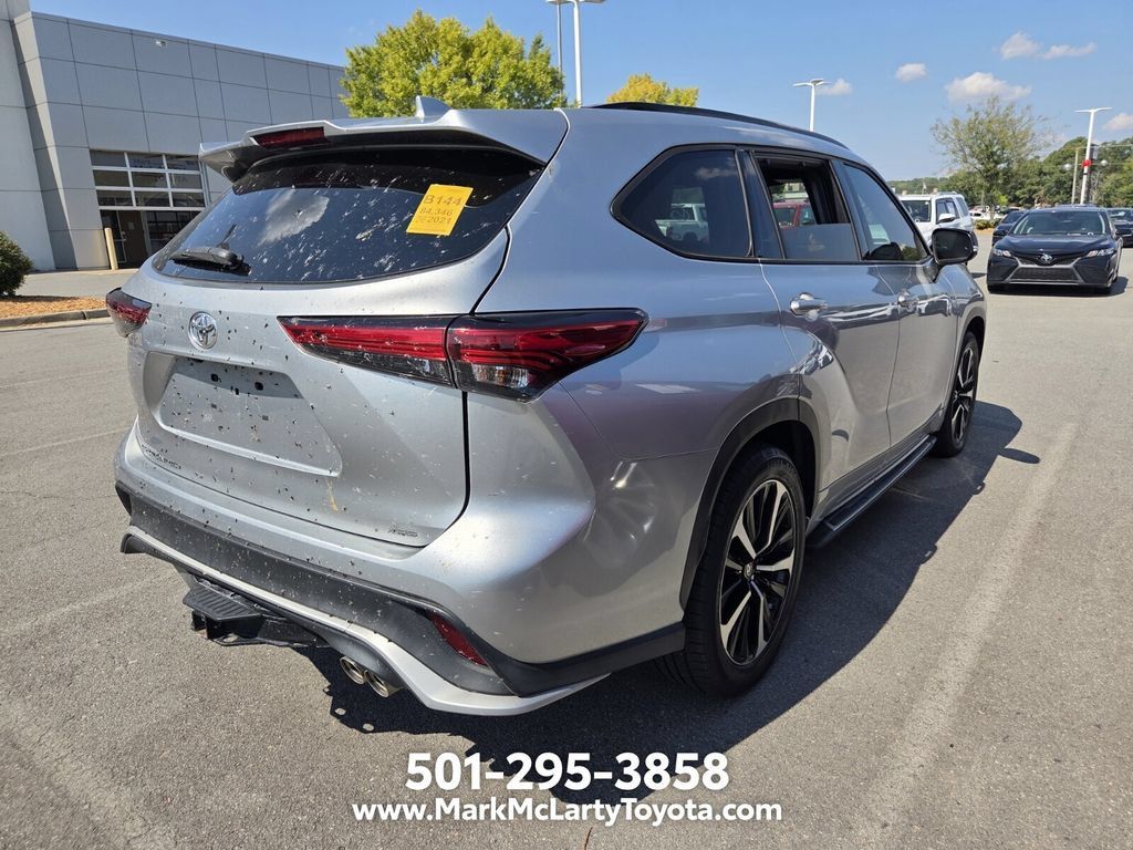 Used 2021 Toyota Highlander XSE FWD image 4