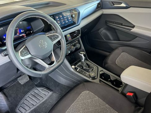 Used 2024 Volkswagen Taos SE w/ Panoramic Sunroof Package AWD/4WD image 9