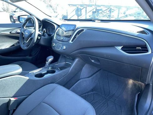 Used 2022 Chevrolet Malibu LT image 28