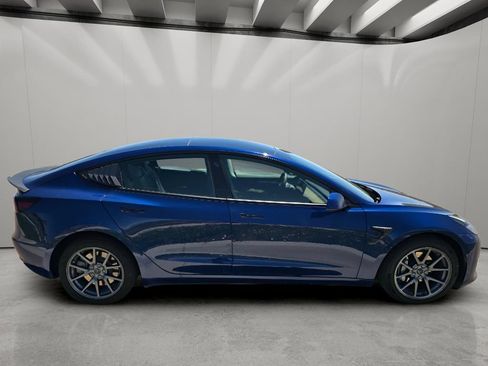Used 2022 Tesla Model 3 Standard Range RWD image 6