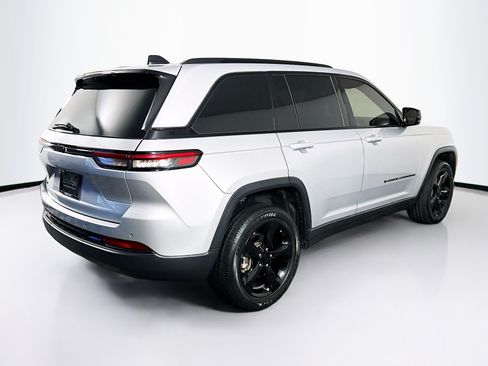Used 2023 Jeep Grand Cherokee Altitude AWD/4WD image 9