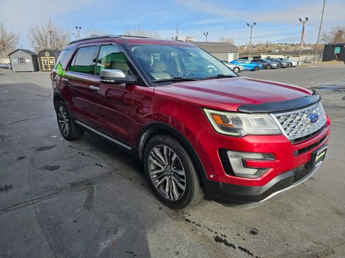 Used 2017 Ford Explorer Platinum image 4
