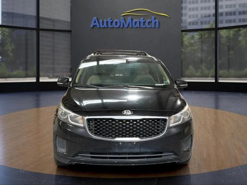 Used 2016 Kia Sedona LX w/ LX Convenience Package FWD image 2