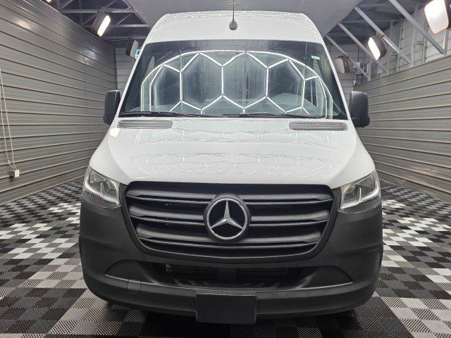 Used 2024 Mercedes-Benz Sprinter 2500 image 4