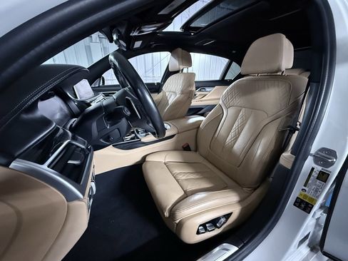 Used 2022 BMW 750i xDrive w/ Executive Package image 18