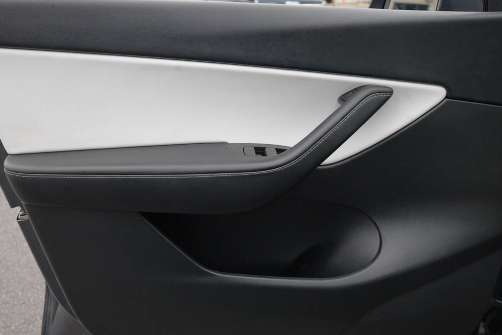Used 2022 Tesla Model Y Performance AWD/4WD image 17