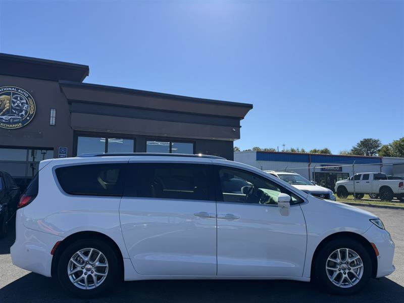 Used 2021 Chrysler Pacifica Touring-L w/ Premium & Safety Sphere Group FWD image 7